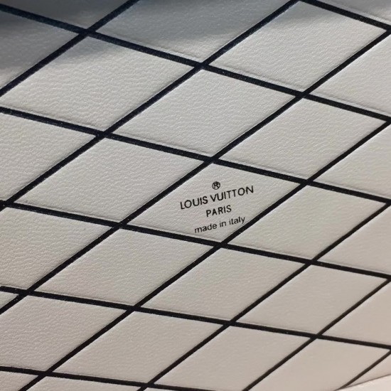 Louis Vuitton Petite Malle