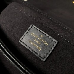 LOUIS VUITTON VERY  MESSENGER Bag