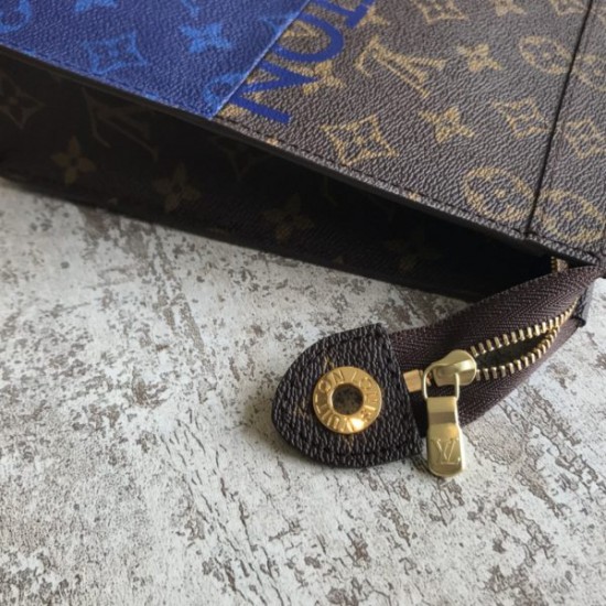 Louis Vuitton Pochette Voyage Clutch