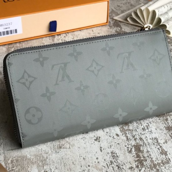 LOUIS VUITTON COSMOS WALLET