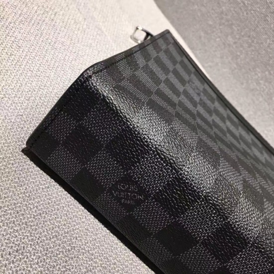 Louis Vuitton POCHETTE VOYAGE MM