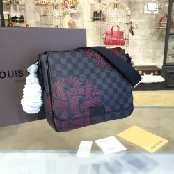 Louis Vuitton  DISTRICT