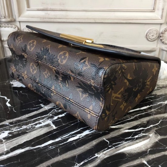 Louis Vuitton  PETITE MALLE