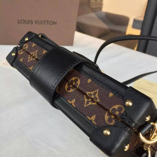 Louis Vuitton  PETITE MALLE