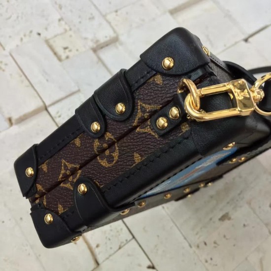 Louis Vuitton  PETITE MALLE