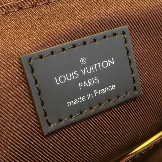 Louis Vuitton DISTRICT