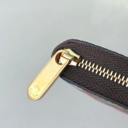 LOUIS VUITTON ZIPPY Wallet