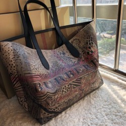 Burberry Shopping bag