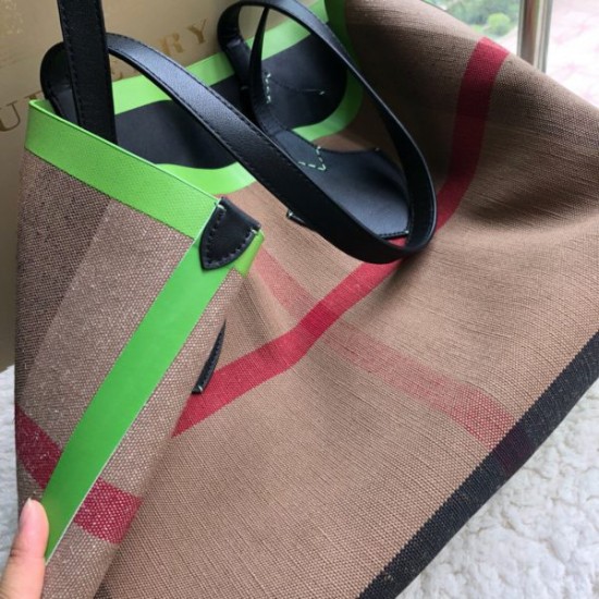 Burberry Shopping bag