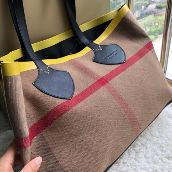 Burberry Shopping bag