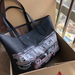 Burberry Shopping bag