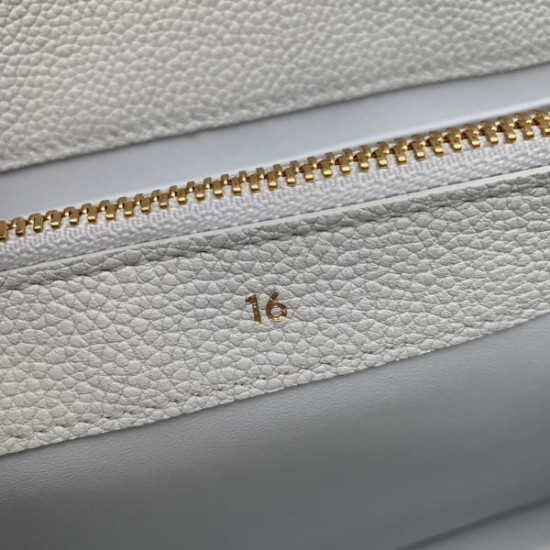 Céline Shoulder Bags