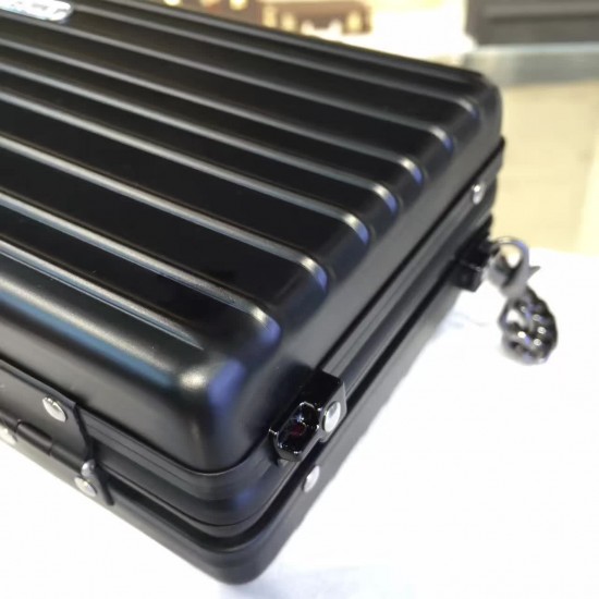 RIMOWA Makeup kit