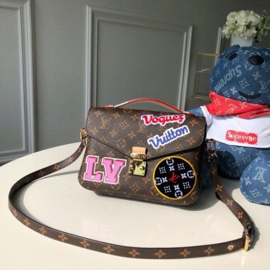 LOUIS VUITTON Pochette Metis