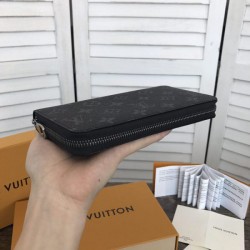 LOUIS VUITTON ZIPPY WALLET