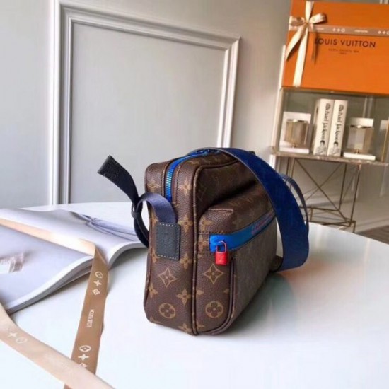 LOUIS VUITTON CATWALK MODELS MESSENGER BAG