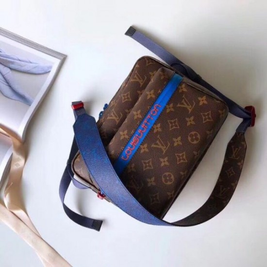 LOUIS VUITTON CATWALK MODELS MESSENGER BAG