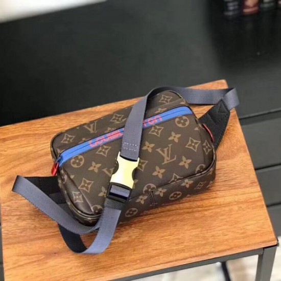 LOUIS VUITTON CATWALK MODELS MESSENGER BAG