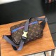 LOUIS VUITTON CATWALK MODELS MESSENGER BAG