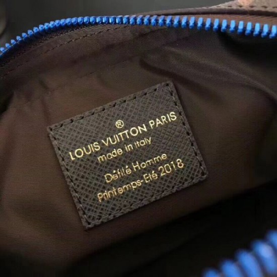 LOUIS VUITTON CATWALK MODELS MESSENGER BAG