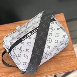 LOUIS VUITTON CATWALK MODELS MESSENGER BAG