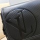 LOUIS VUITTON MESSENGER