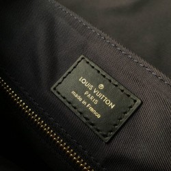 LOUIS VUITTON MESSENGER