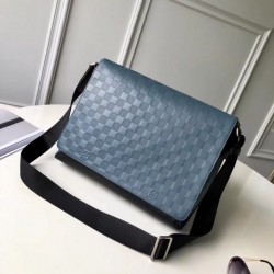 LOUIS VUITTON Messenger Bag