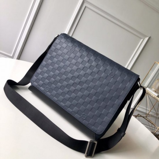 LOUIS VUITTON Messenger Bag