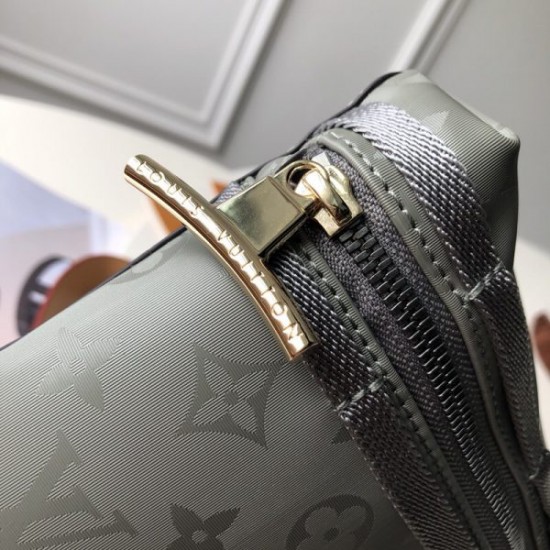 LOUIS VUITTON Messenger Bag