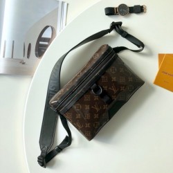 LOUIS VUITTON Messenger Bag