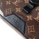 LOUIS VUITTON Messenger Bag