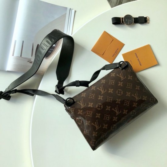 LOUIS VUITTON Messenger Bag